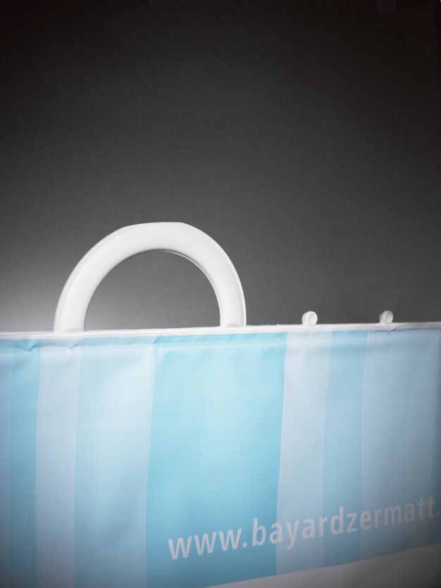 Form BuegelTragtasche Plastik PE 150my Schlaufen Tragetaschen PE 120my Detail