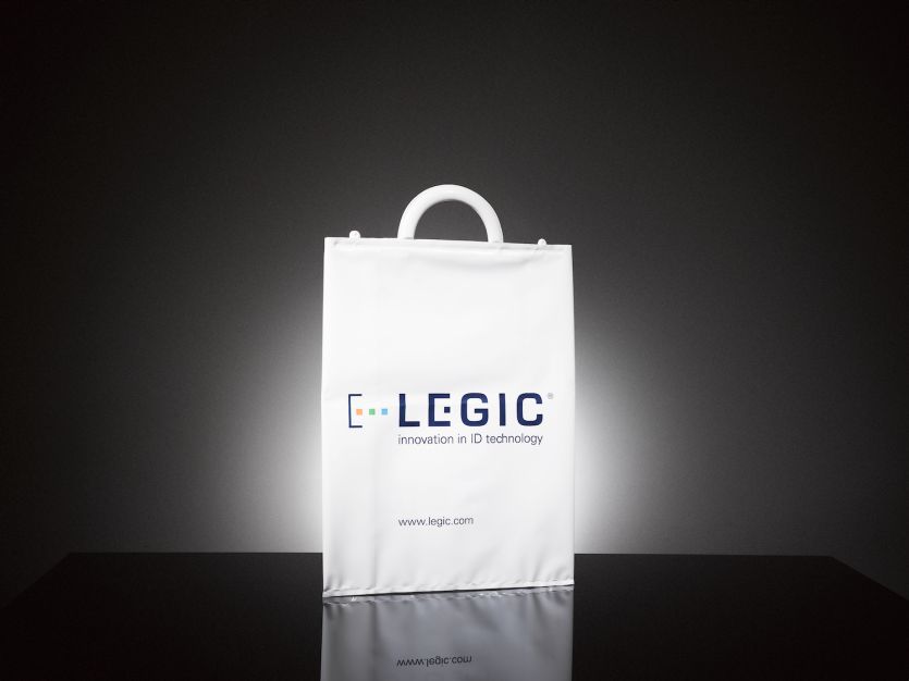 Form BuegelTragtasche Plastik LDPE 120my weiss